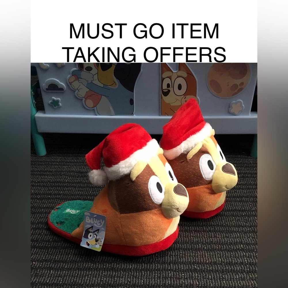 💙 Bluey’s Mum Chilli Slippers with Santa Hats